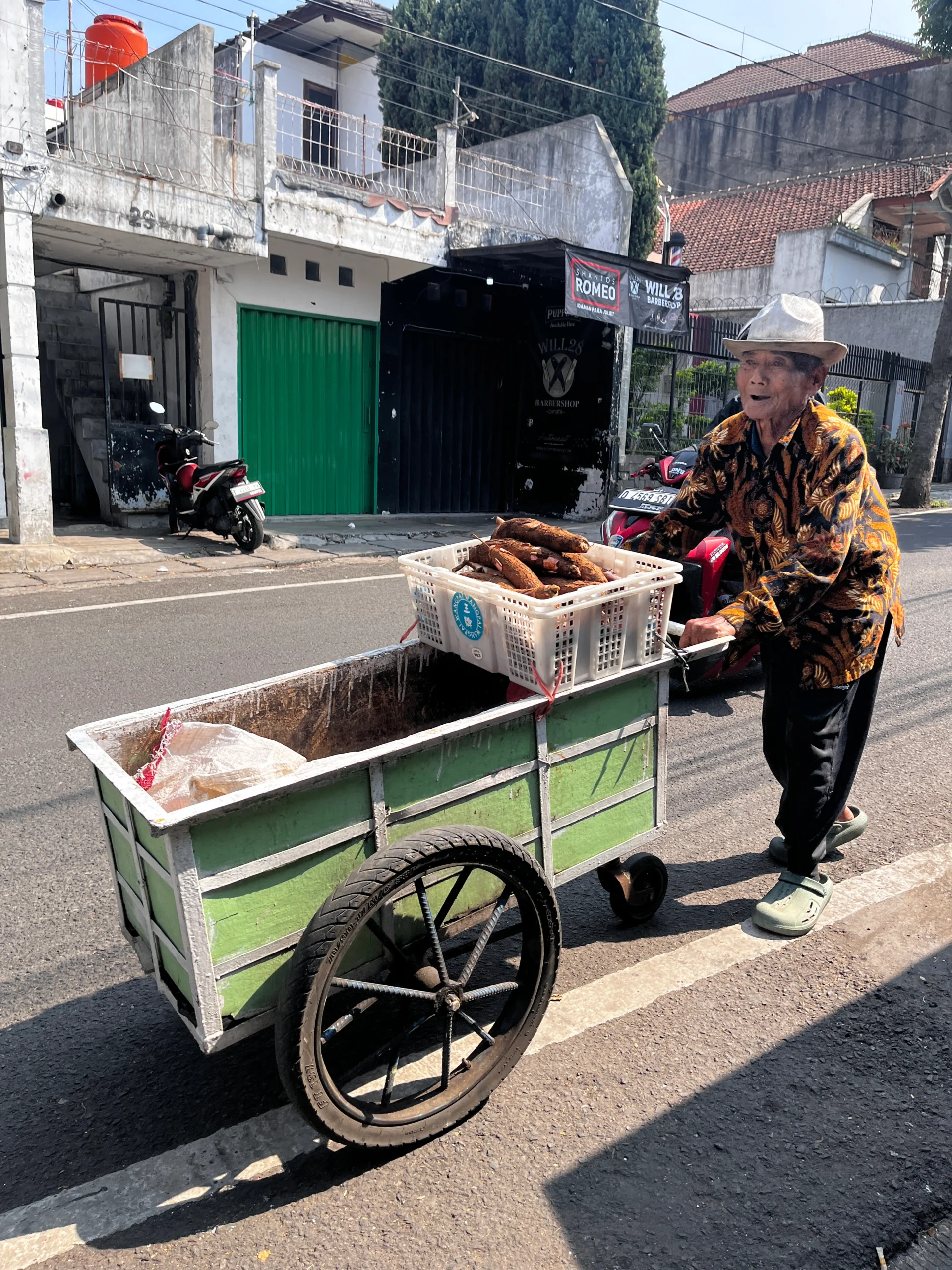 Donasi lansia krisis ekonomi