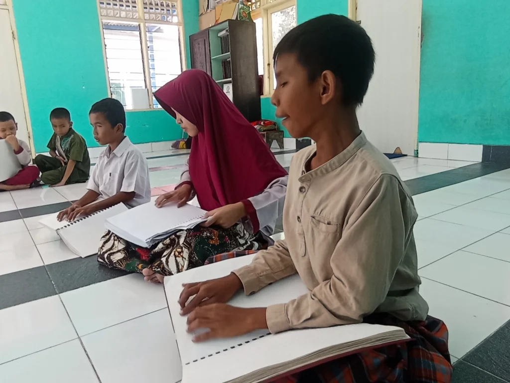 Keutamaan menyantuni yatim